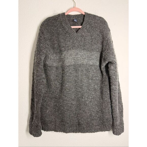 GAP Men’s Wool Grey Vneck Sweater Size L Heavyweight Solid